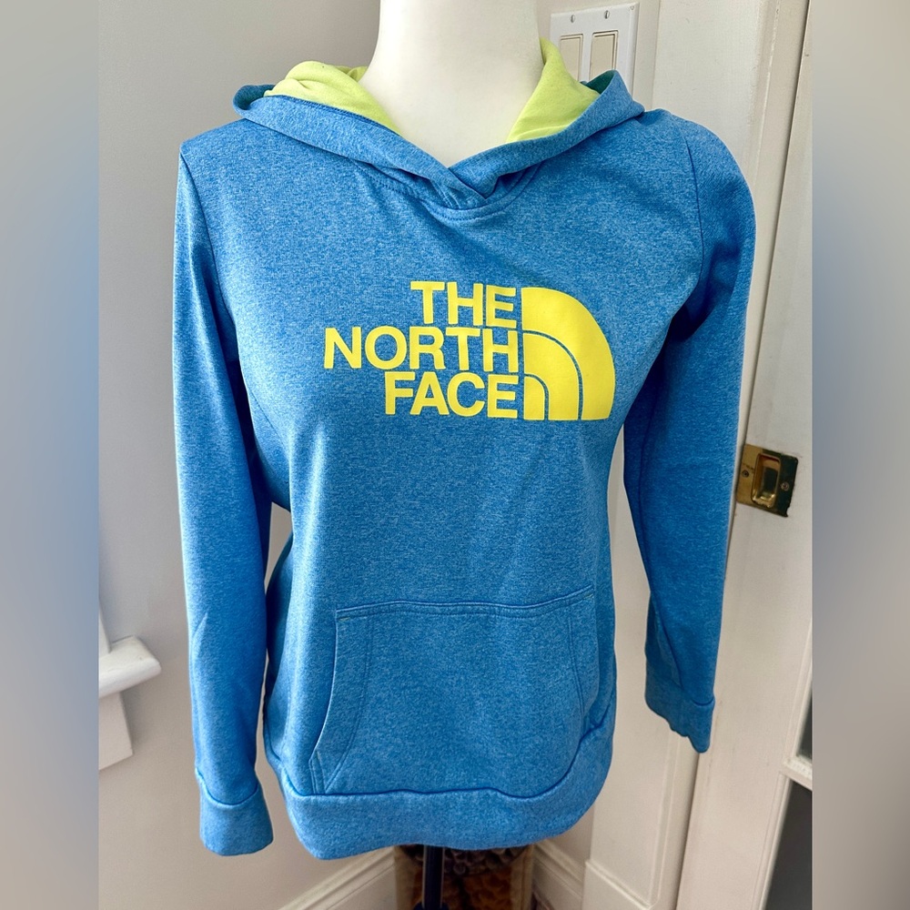 The North Face kids hoodie * Size M * Great shape, freshly laundered